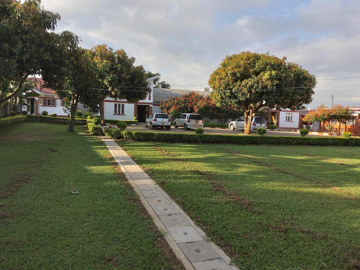 Lucia Villas Mbale Bagian luar foto