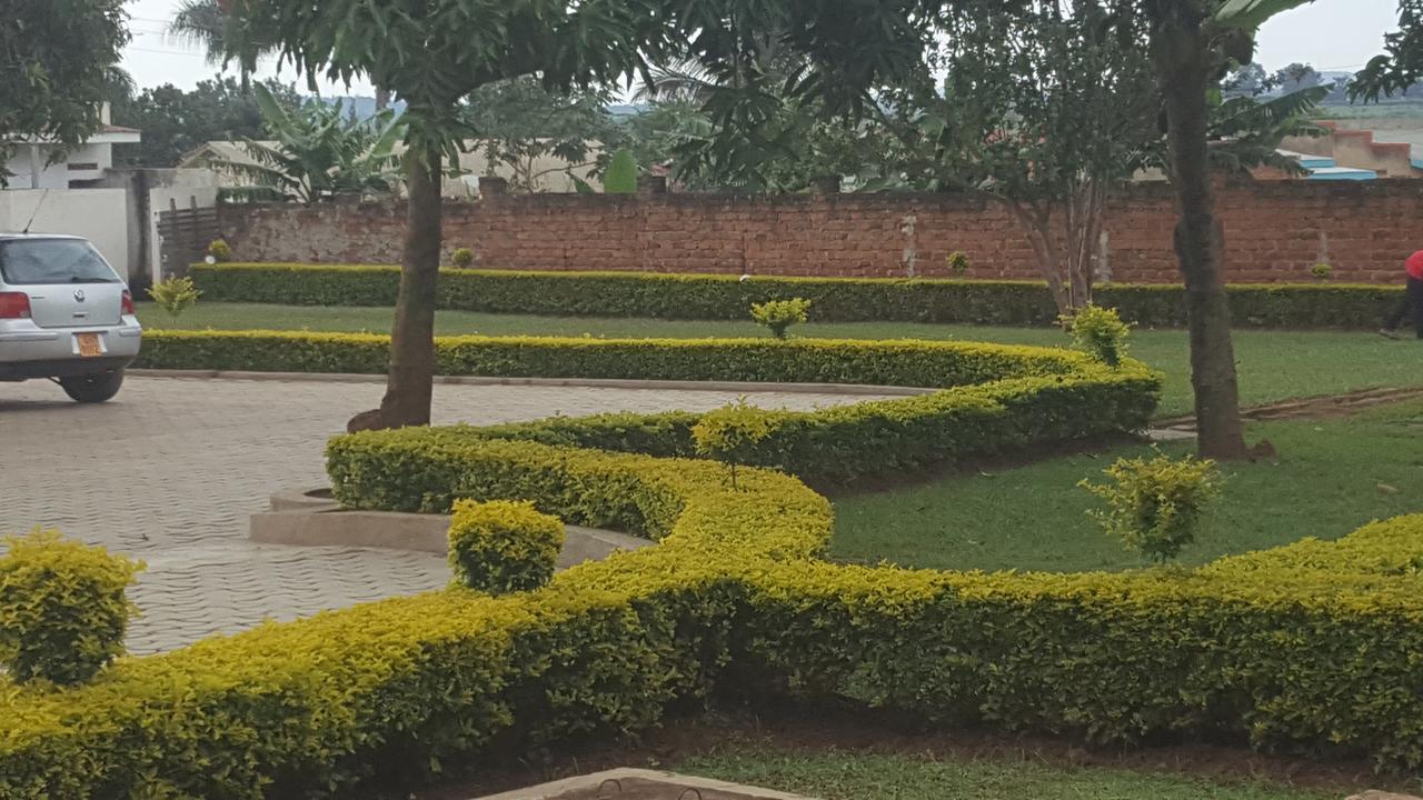 Lucia Villas Mbale Bagian luar foto