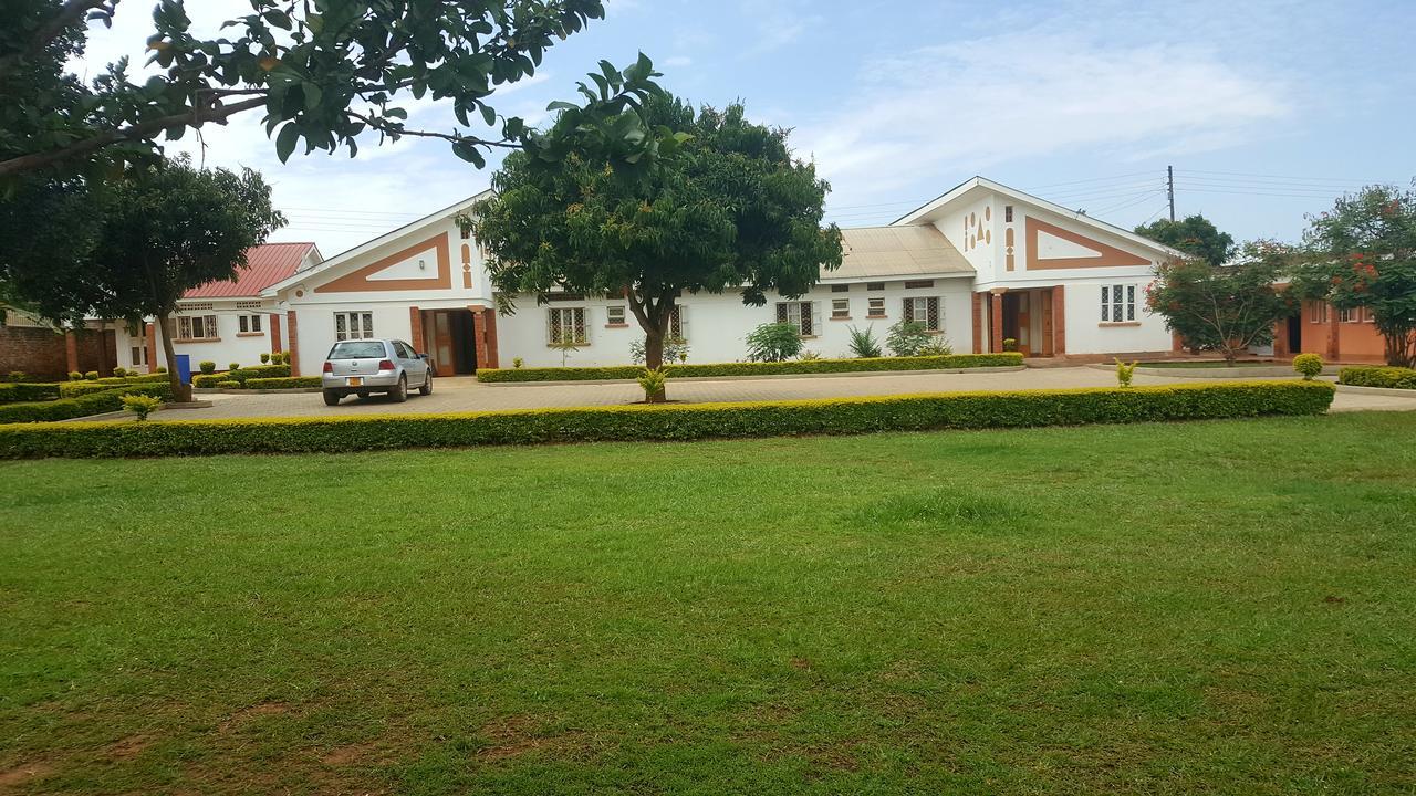 Lucia Villas Mbale Bagian luar foto