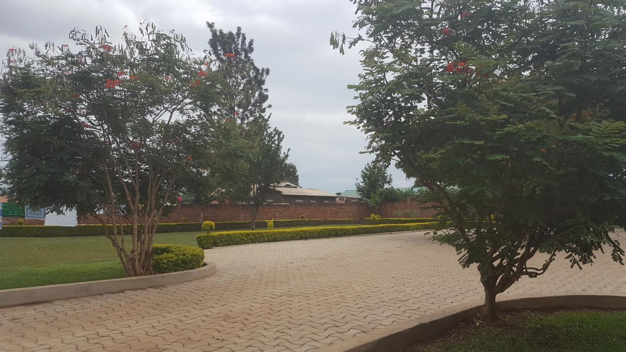 Lucia Villas Mbale Bagian luar foto