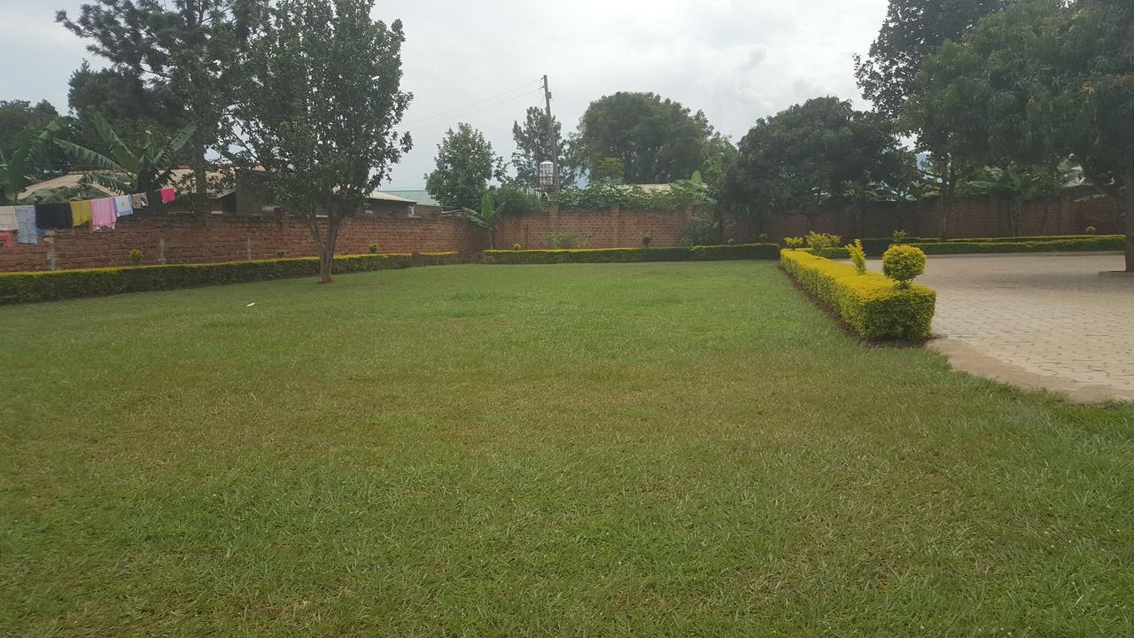 Lucia Villas Mbale Bagian luar foto