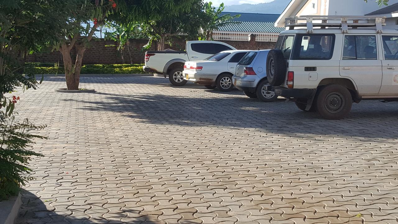 Lucia Villas Mbale Bagian luar foto