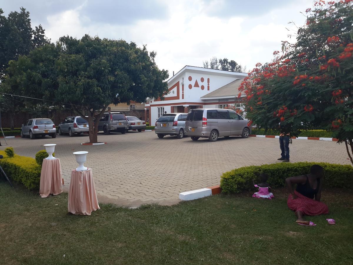 Lucia Villas Mbale Bagian luar foto